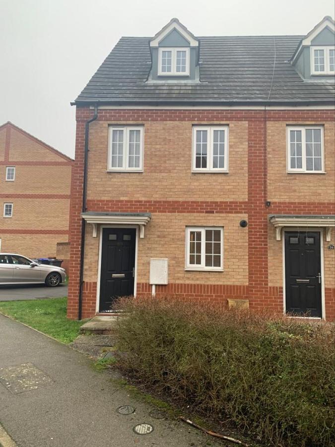 Turners Gardens Villa Northampton Exterior photo