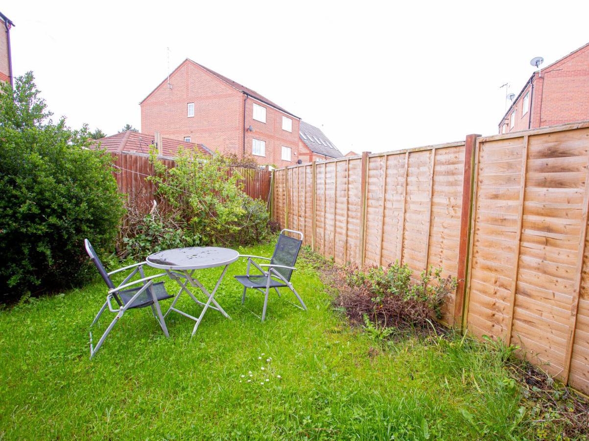 Turners Gardens Villa Northampton Exterior photo