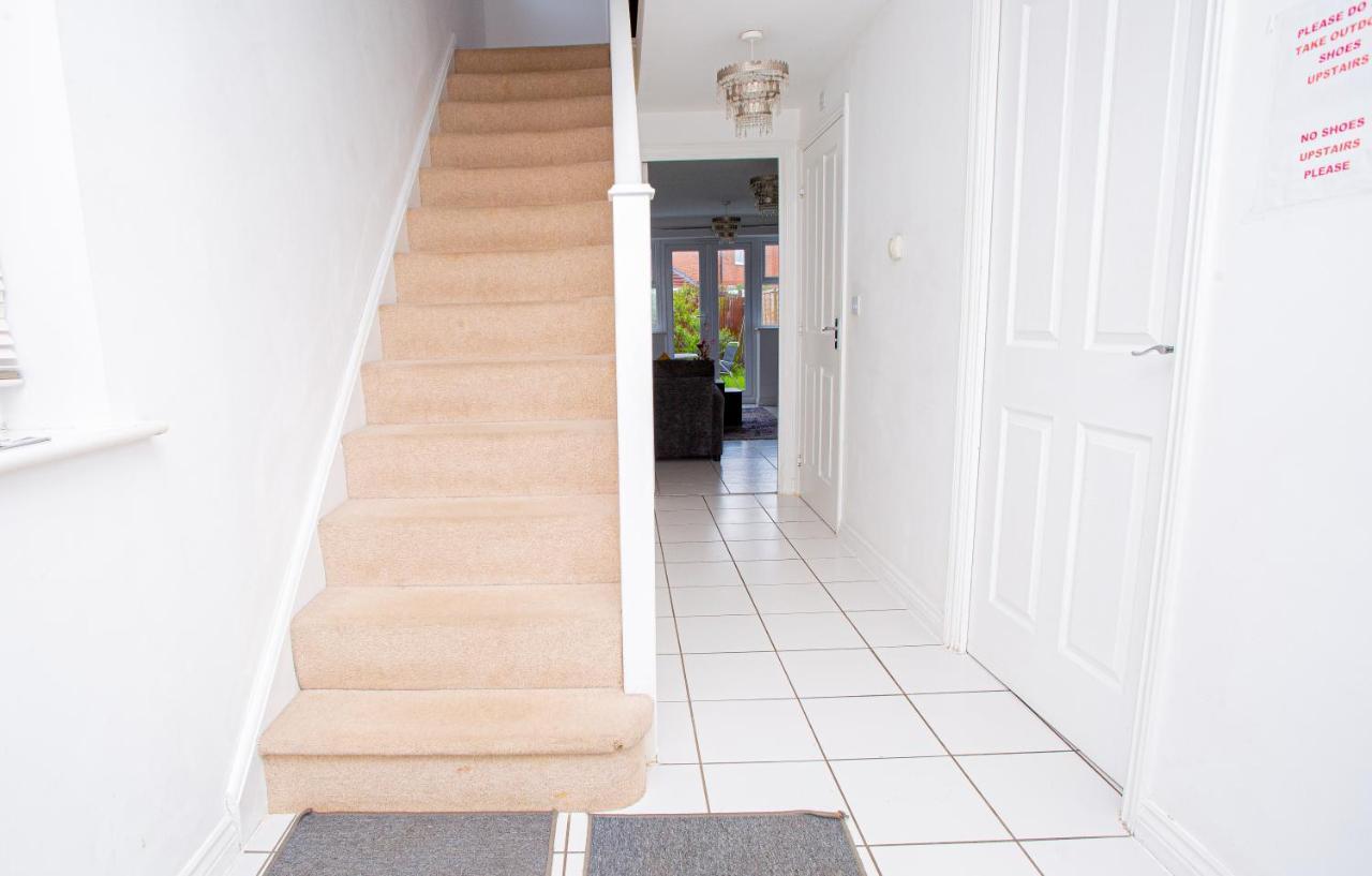 Turners Gardens Villa Northampton Exterior photo